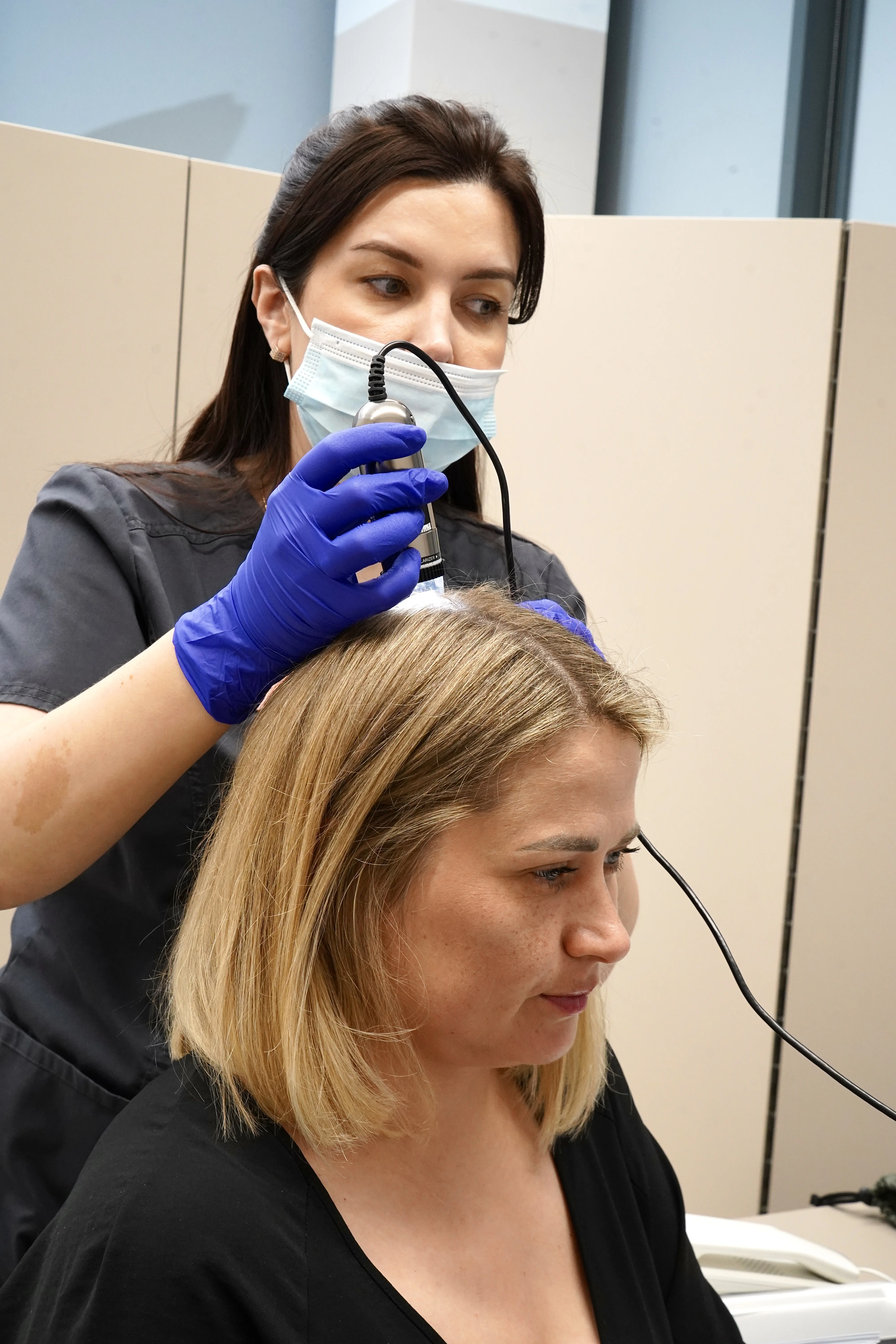 Обстеження волосся та шкіри голови