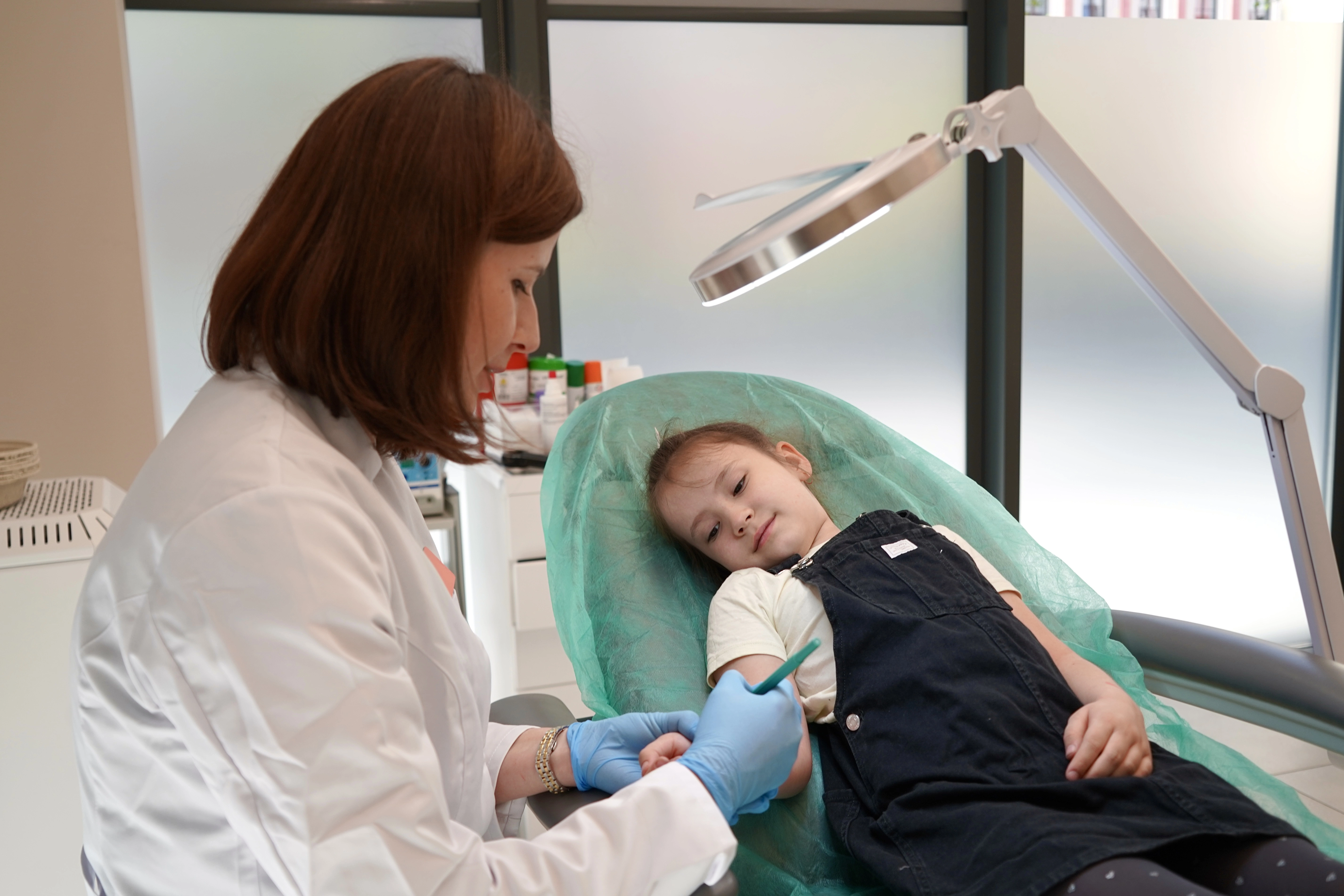 Badanie dziecka u dermatologa dziecięcego