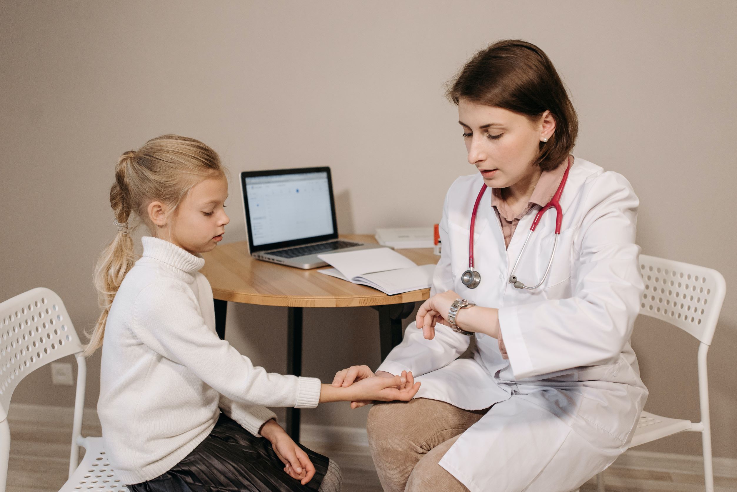 Медичні консультації для дітей в Докторпро Лодзь!