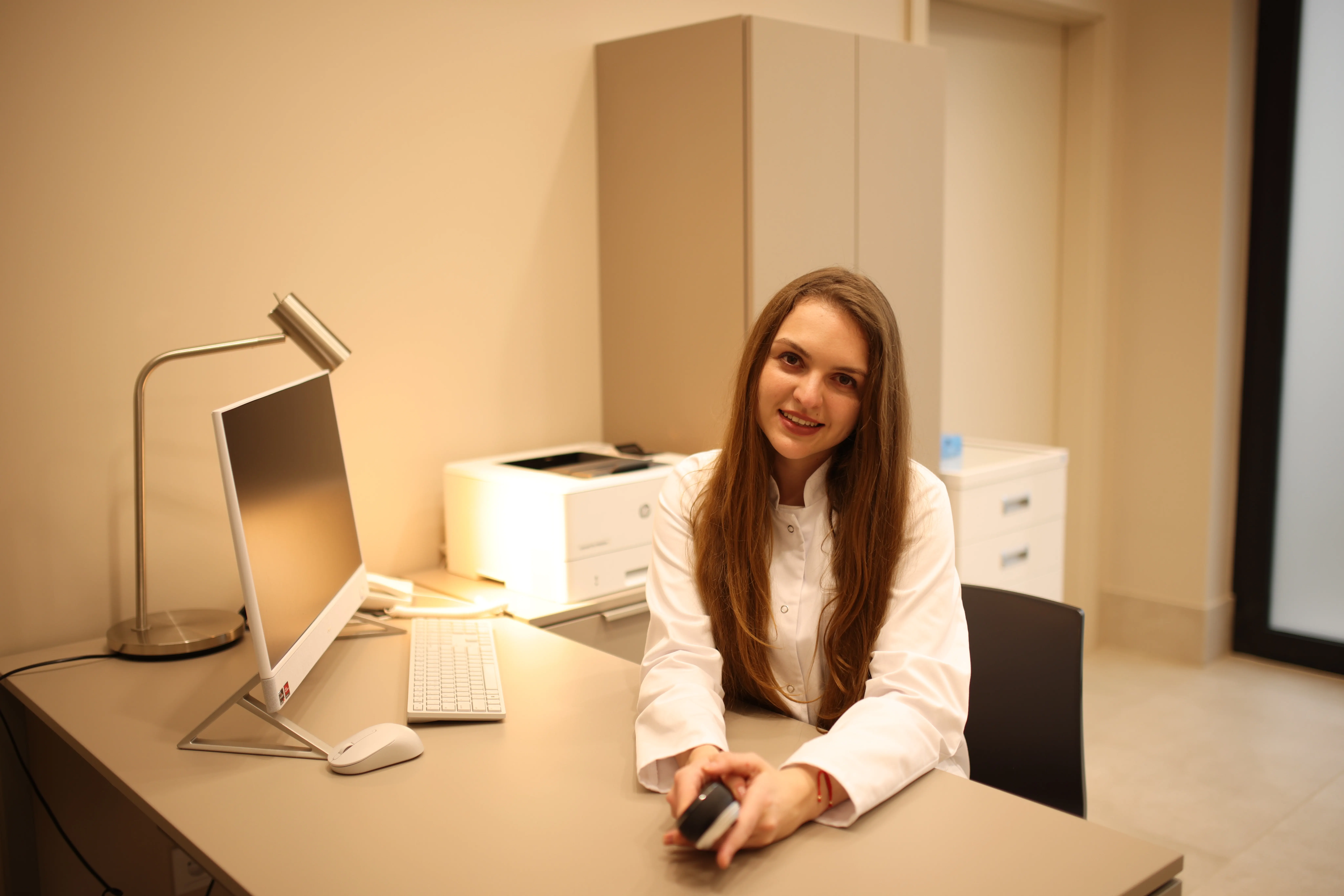 Lek. Anastasiia Vynohradova przyjmuje dzieci od 10. roku życia w Poradni Dermatologicznej